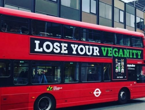 “Perde a tua Veganidade” - Posters da Pro-Vegan vistos em autocarros no UK