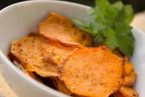 yam chips potato sweet potato chips healthy snack vegetarian vegan 1026770 1