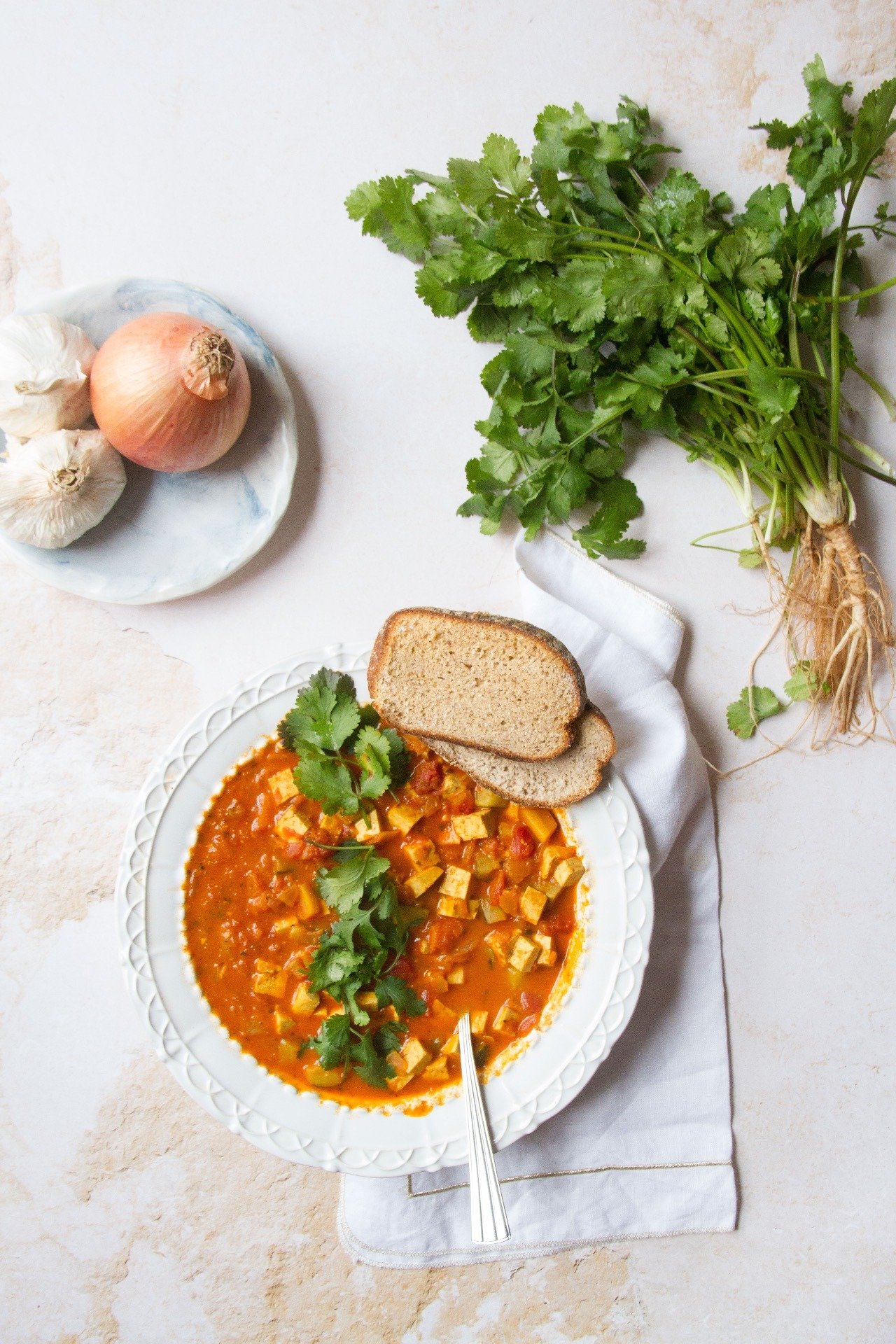 Tofu Tikka Masala com Cenoura e Curgete