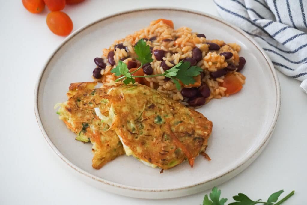 pataniscas com arroz de feijao e tomate